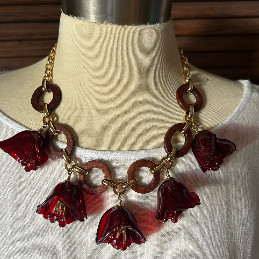 kate spade Statement Necklace Red Slice of Stone Flowers Wood Gold Necklace